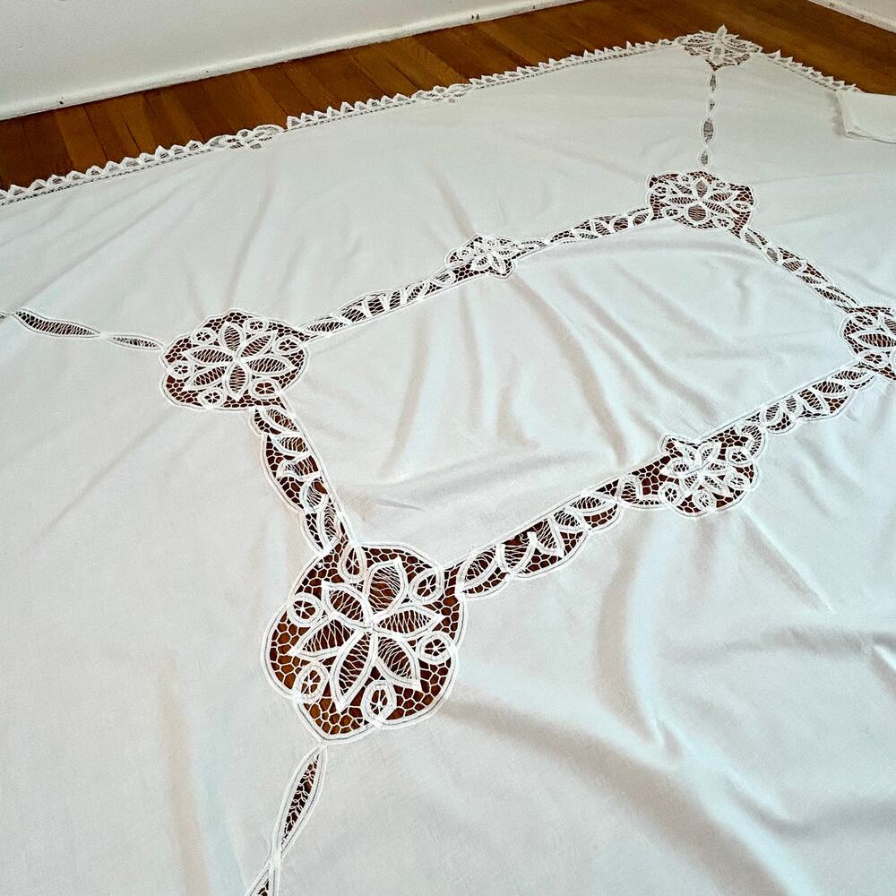 Vintage White Cotton 82 x 64 Cutwork Lace Tablecloth
